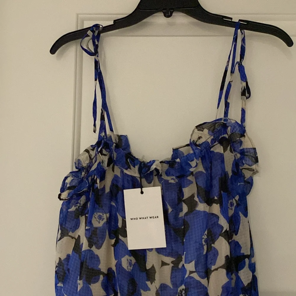 Pretty woman’s floral long  dress with tied shoulder strings in midi length - Picture 3 of 4